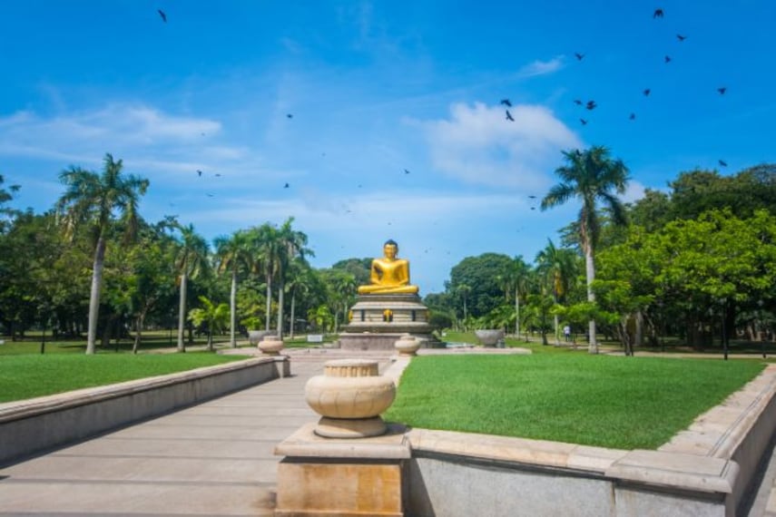 Viharamahadevi Park_1